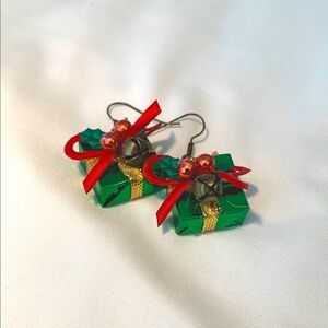 Vintage Women's Christmas Holiday Shiny Gift Box Present Dangle Drop Earrings